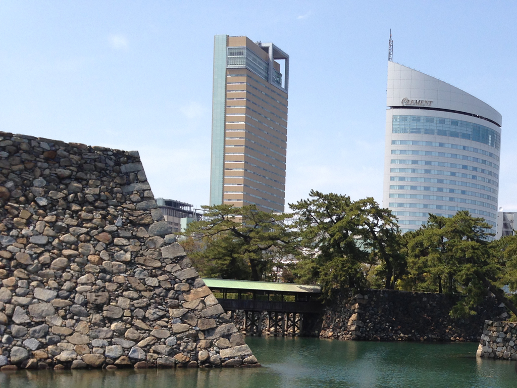 高松城跡とシンボルタワー
